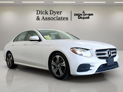 Used 2017 Mercedes-Benz E 300 4MATIC image 9