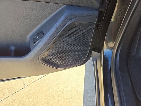 Used 2024 Chevrolet Traverse LT image 38