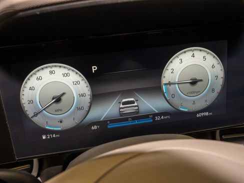 Used 2023 Hyundai Elantra SEL w/ Convenience Package image 16