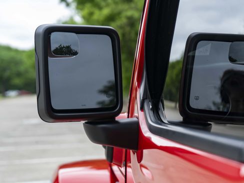 Used 2022 Jeep Wrangler Unlimited Sahara AWD/4WD image 12