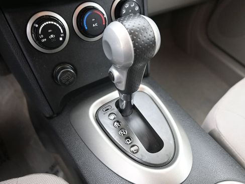 Used 2011 Nissan Rogue S image 19