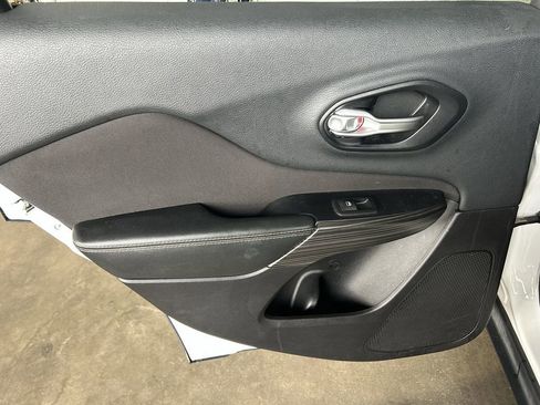 Used 2015 Jeep Cherokee Latitude AWD/4WD image 22
