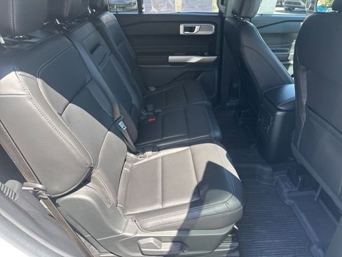 Used 2023 Ford Explorer XLT RWD image 32