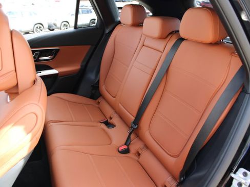 Used 2025 Mercedes-Benz GLC 300 4MATIC image 22