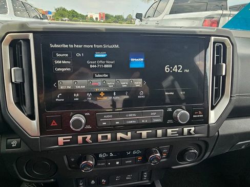 Used 2025 Nissan Frontier SV w/ SV Convenience Package RWD image 19