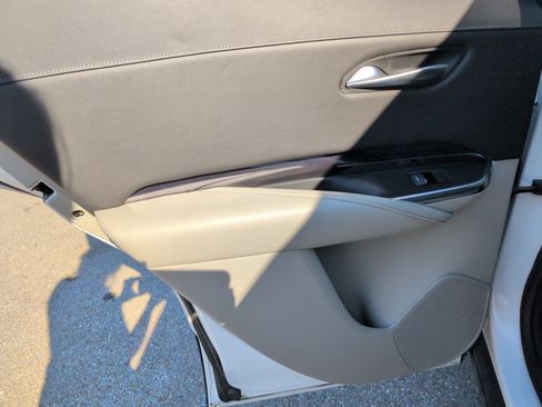 Used 2019 Cadillac XT4 Luxury w/ Cold Weather Package image 28