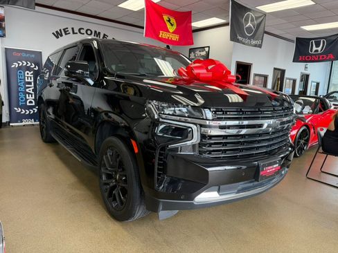 Used 2022 Chevrolet Suburban LT w/ LT Signature Plus Package AWD/4WD image 5
