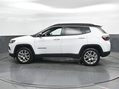 Used 2025 Jeep Compass Limited AWD/4WD image 8