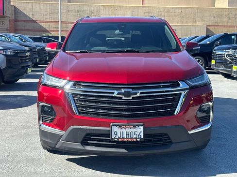 Used 2023 Chevrolet Traverse LT FWD image 2