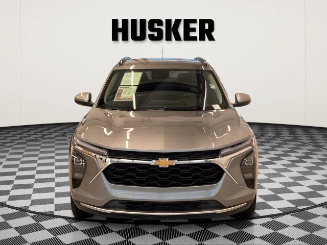 Used 2025 Chevrolet Trax LT w/ LT Convenience Package FWD image 2