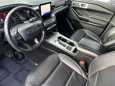 Certified 2020 Ford Explorer XLT w/ Equipment Group 202A image 11
