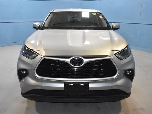 Used 2024 Toyota Highlander AWD image 26