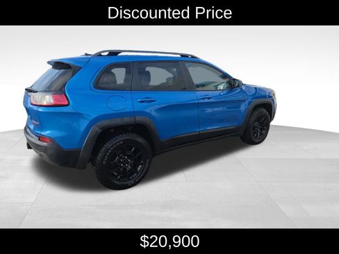 Used 2019 Jeep Cherokee Trailhawk image 3