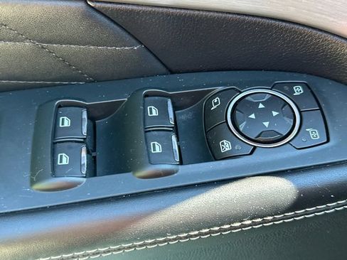 Used 2018 Ford Explorer Platinum AWD/4WD image 29