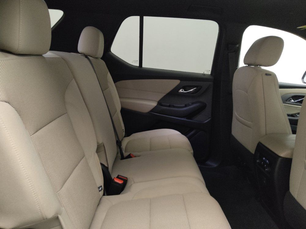 Used 2022 Chevrolet Traverse LS FWD image 19