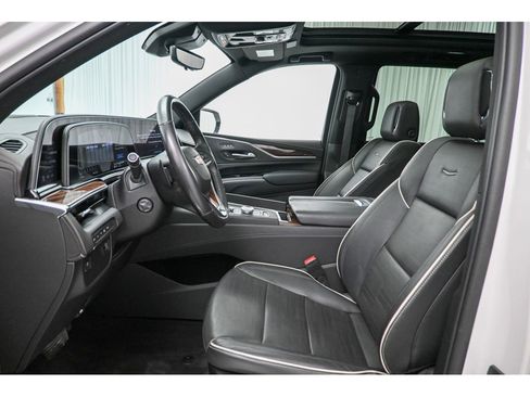 Used 2023 Cadillac Escalade Premium Luxury image 9