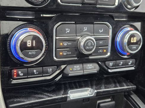 Used 2022 GMC Yukon XL Denali image 9