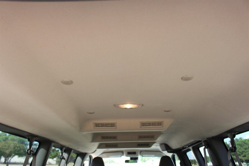 Used 2025 GMC Savana 3500 LT w/ LT Preferred Equipment Group RWD image 9