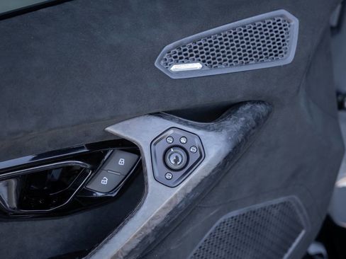 Used 2018 Lamborghini Huracan Performante image 46