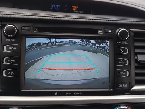 Used 2017 Toyota Highlander FWD V6 image 25