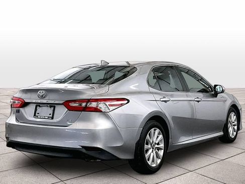 Used 2019 Toyota Camry LE w/ Convenience Package FWD image 11