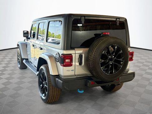 Used 2023 Jeep Wrangler Unlimited Sahara w/ Cold Weather Group AWD/4WD image 8