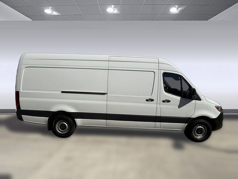 Used 2022 Mercedes-Benz Sprinter 2500 image 6