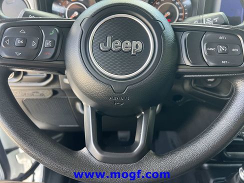 Used 2025 Jeep Wrangler Sport AWD/4WD image 11