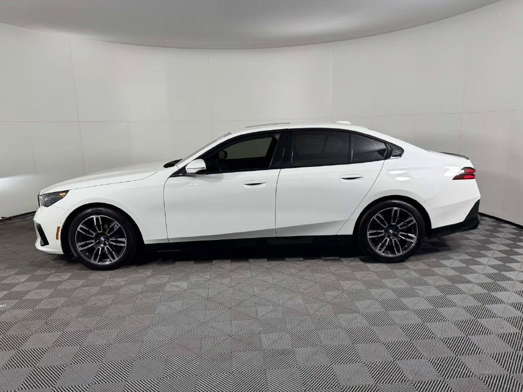 Used 2026 BMW 530i xDrive w/ M Sport Package AWD/4WD image 11