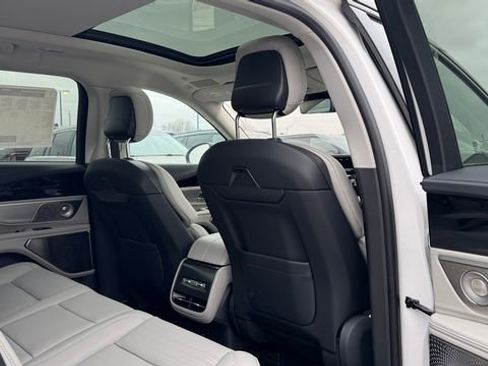 Used 2026 Lincoln Nautilus Reserve image 13