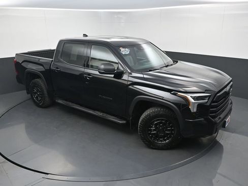 Used 2025 Toyota Tundra SR5 w/ SR5 Premium Package AWD/4WD image 33