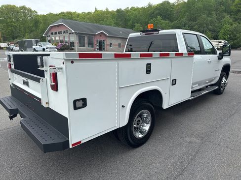 Used 2023 Chevrolet Silverado 3500 LT w/ Convenience Package AWD/4WD image 3