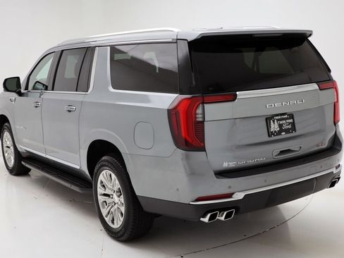Used 2025 GMC Yukon XL Denali image 7