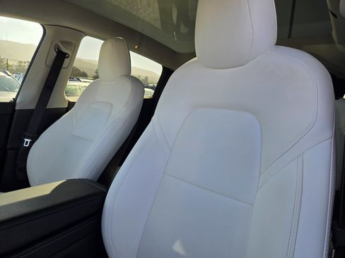 Used 2022 Tesla Model Y Performance AWD/4WD image 16