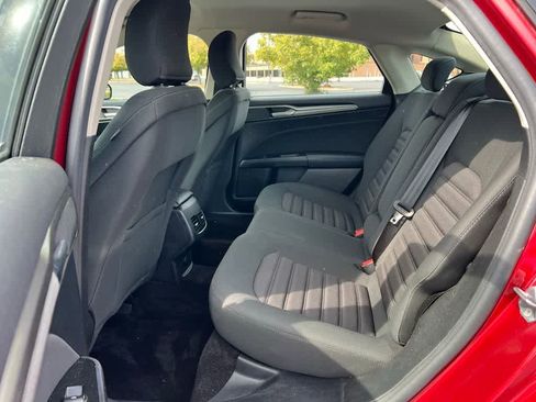 Used 2017 Ford Fusion SE image 16
