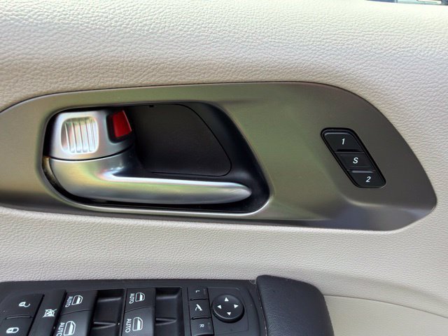 Used 2019 Chrysler Pacifica Limited FWD image 31