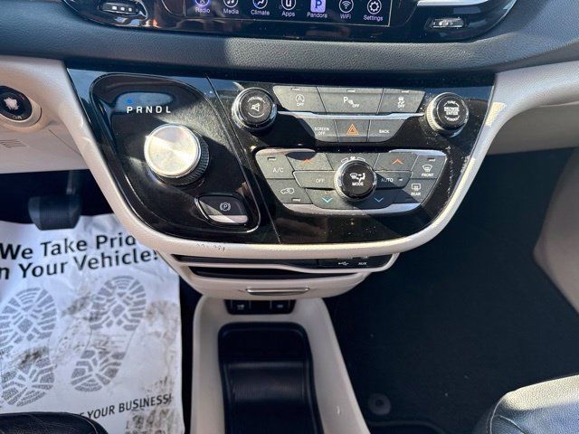 Used 2017 Chrysler Pacifica Touring-L FWD image 18