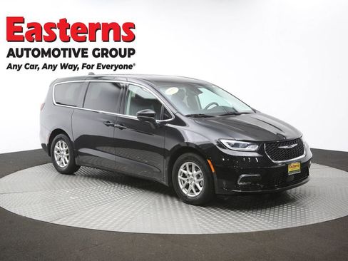 Used 2023 Chrysler Pacifica Touring-L FWD image 49