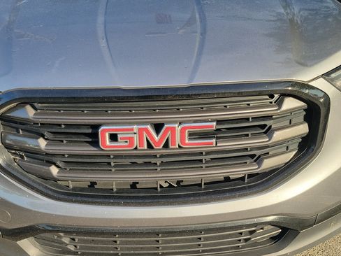 Used 2021 GMC Terrain SLE w/ Driver Convenience Package image 4