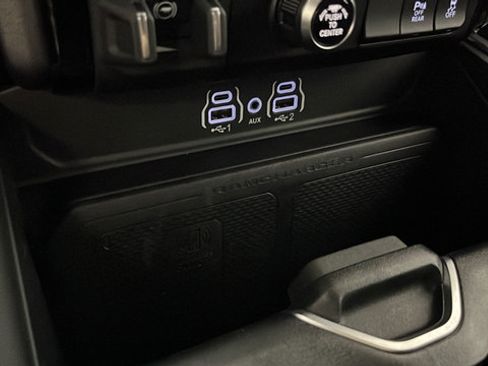 Used 2025 RAM 1500 Laramie w/ Trailer Tow Group AWD/4WD image 31