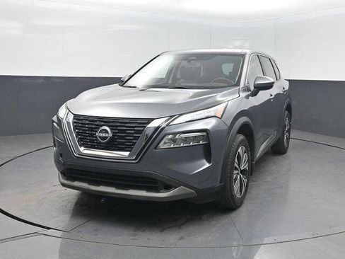 Used 2022 Nissan Rogue SV image 1