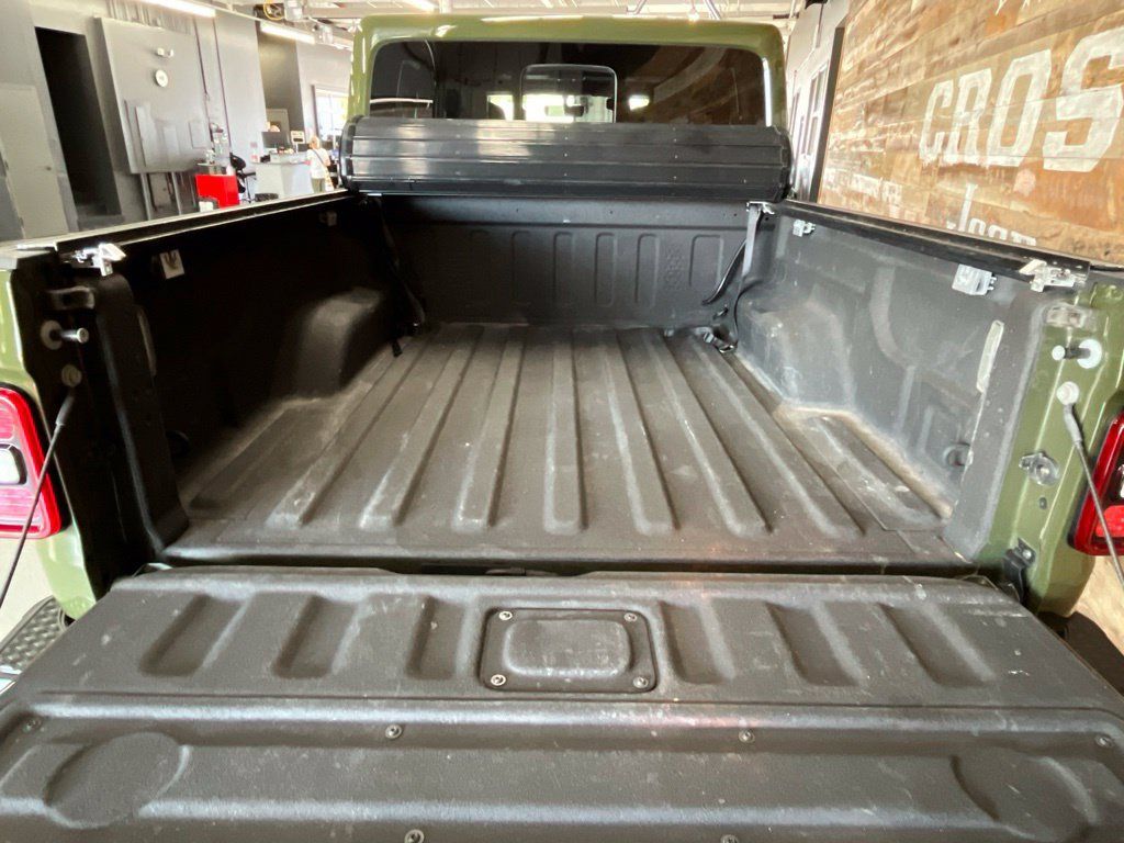 Used 2021 Jeep Gladiator Overland w/ Popular Equipment Package AWD/4WD image 28