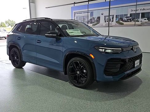 New 2026 Volkswagen Tiguan SE R-Line FWD image 2