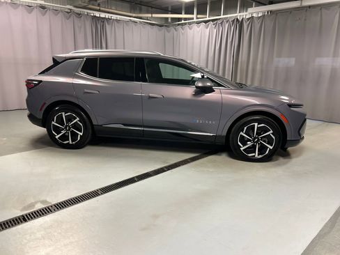 Used 2025 Chevrolet Equinox EV LT w/ Convenience Package image 8