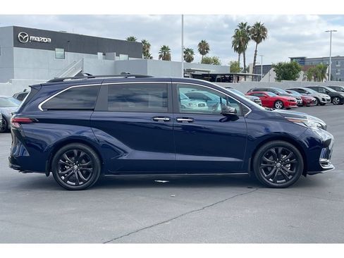 Used 2022 Toyota Sienna XSE image 7