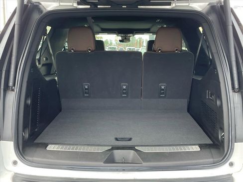 Used 2023 Chevrolet Suburban High Country image 20