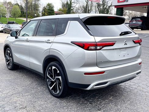 Used 2022 Mitsubishi Outlander SE image 5