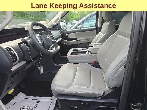 Used 2025 Ford Expedition Active RWD image 10