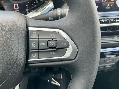 New 2025 Jeep Compass Limited w/ Sun & Sound Group image 19