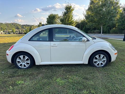 Used 2009 Volkswagen Beetle S image 5